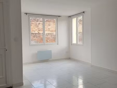 grand studio de 36 m2 proche du centre ville d'hénin