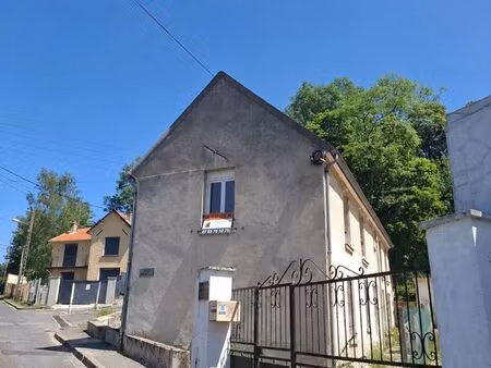joli t2 terrasse et stationnement