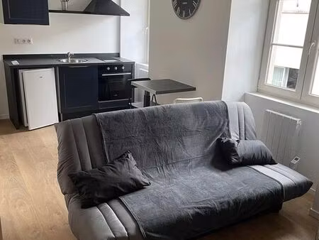 location studio meublé