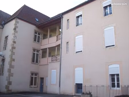 t2 meublé montluçon centre+parking sécurisé