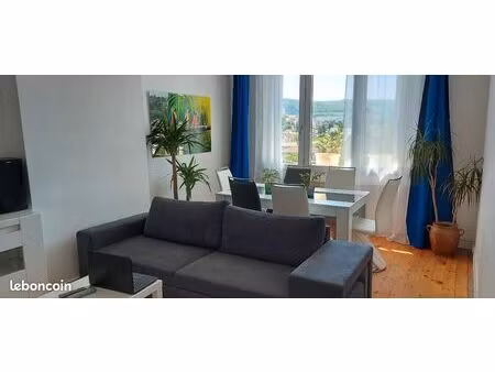 a louer grand f3 ensoleillé chauffage et eau collectif