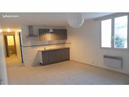 toulon ouest  beau t2 rénové de 50m2