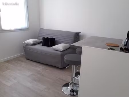 location studio meublé
