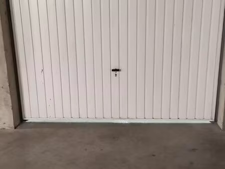 garage box fermé 15m² à louer – le clos griottes  passy (74190)
