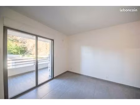 studio 1 pièce 26 m²