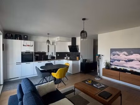 t2 meublé de standing – 51 m² – balcon 12 m² – parking privatif – terville