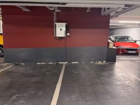 location place de parking sous sol avec borne de recharge
