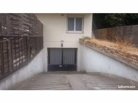 box fermé en premier sous-sol