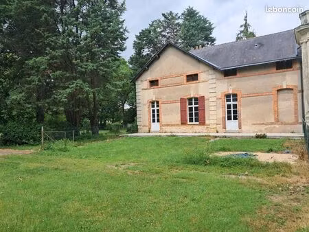 maison t3 f3 100 m2 dans parc privé a cheffes 49125