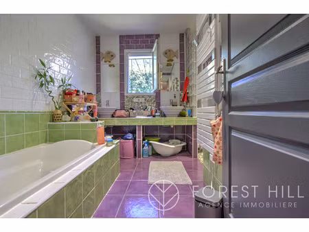 villa 4 faces avec piscine dans un secteur recherché