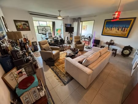 coup de coeur pour ce splendide t2 de 81 m2 dont 52m2 habitable  à cayenne vue océan