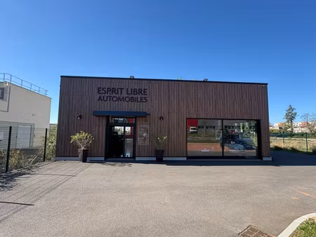 local commercial roanne 166 m2