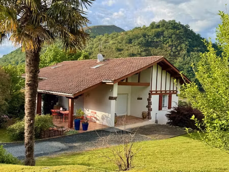 belle maison sur les hauteurs de bidarray