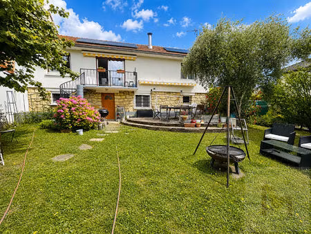 charmante maison 7 pièces avec garage et jardin