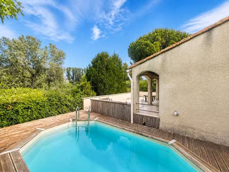 montfrin  villa  3 chambres  piscine  garage