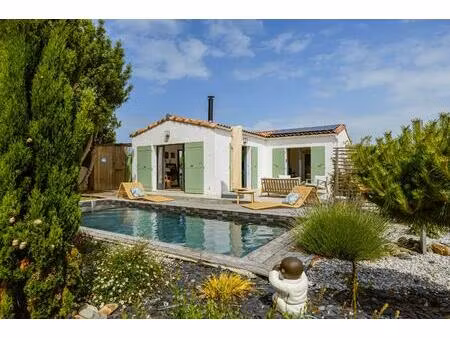 villa confidentielle au coeur d'un jardin luxuriant
