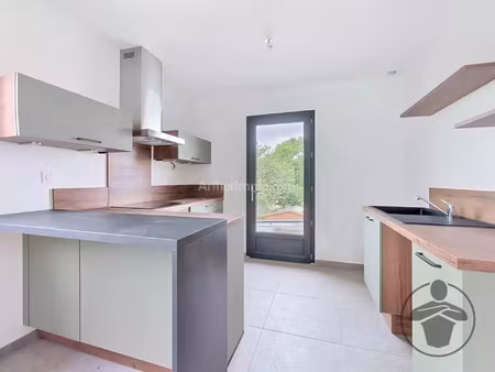 location appartement 3 pièces 67 m2 à coutras