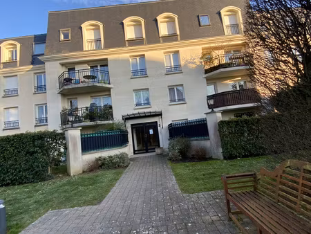 à louer à magny-le-hongre (77) : appartement avec balcon
