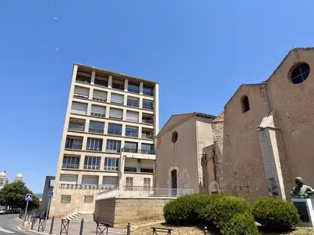 vue ville et mer avec exposition sud-ouest pour ce grand t2