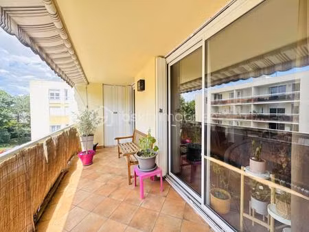 spacieux t4 lumineux – résidence sécurisée avec balcon et parking