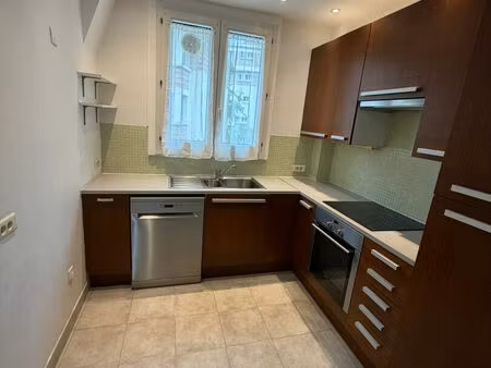 à louer - 3 pièces de 72 m2 - paris 13e