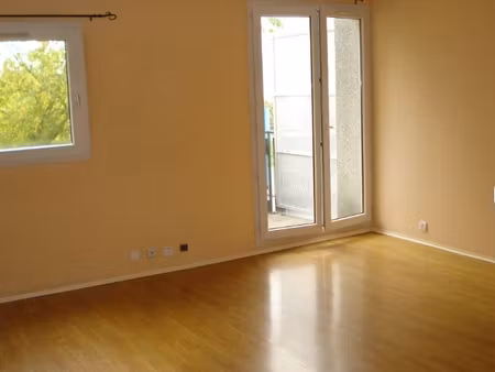 t2 / 53m² / savigny-le-temple-nandy (rer d)