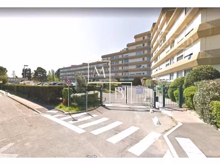 a saisir location place de parking aux collines d'estanove