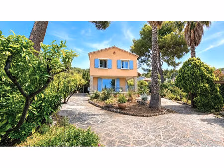 vente maison 8 pièces  172.00m²  carqueiranne