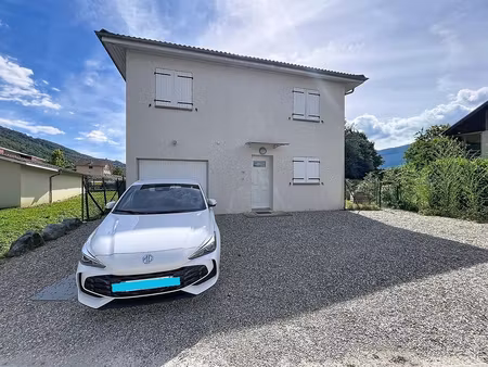 maison familiale récente t5 de 107 m2 avec garage et jardin