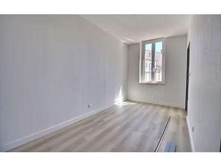 location appartement  m² t-2 à lavaur  549 €