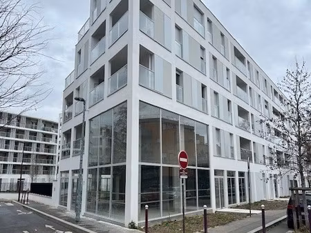 location commerce bondy 93140 251m²