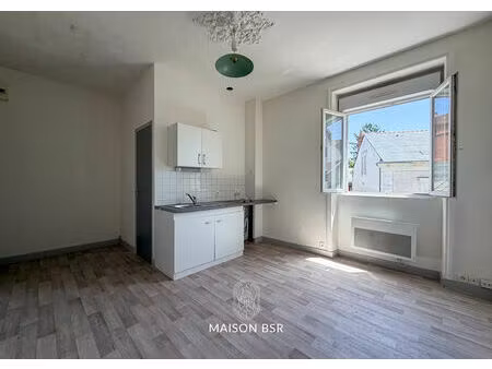 a vendre appartement type 2 rénové de 27 m2 - dernier étage - lumineux