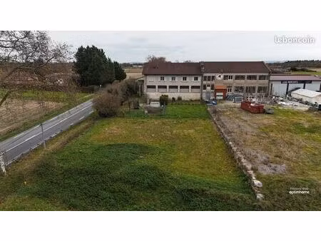 immeuble 3 pièces 244 m²