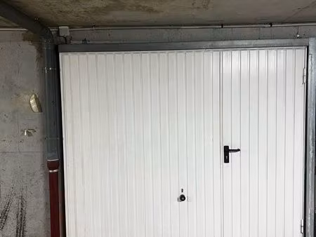 parking box  cave disponible  début octobre 2026 8 m²