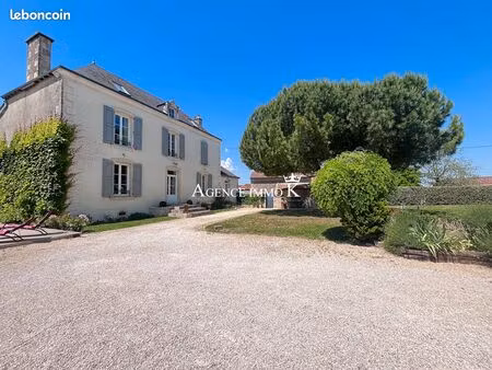 propriété 7 pièces 412 m²