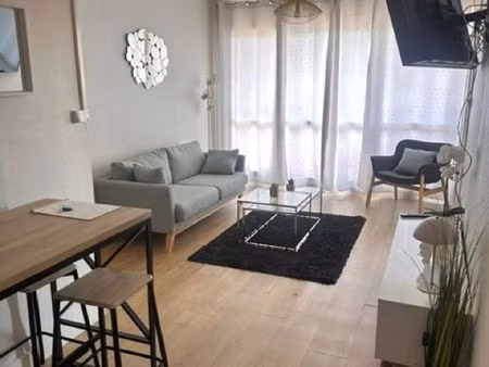 appartement 4 chambres avec balcon  parking et chauffage et eau compris