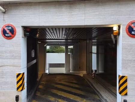 parking avenue kléber - côté trocadéro