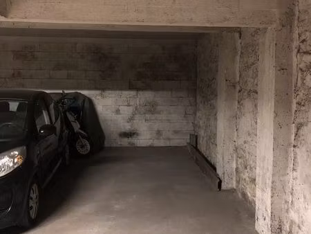 parking moto ou scooter