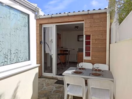 location meublée 33 m² en rdc  indépendant avec terrasse au calme à bénodet (eau & électri