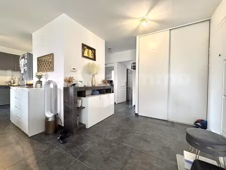 appartement t3 balcon garage place extérieur scionzier proche frontière suisse