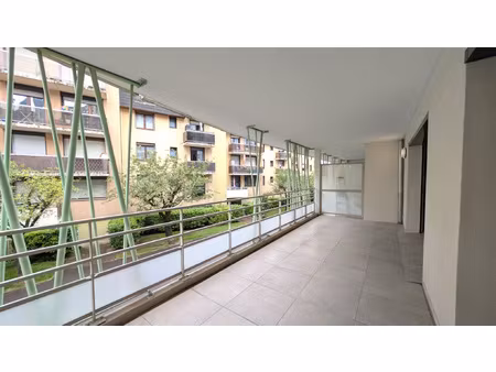 t2 1er étage avec terrasse et ascenseur à vendre aix-les-bai