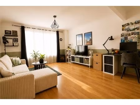 exclusivité –charmant 2 pièces avec cave de 44 m² – faibl