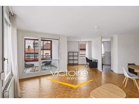 à louer – grand t2 meublé de 65 10 m² avec loggia et double garage – lyon 3 montchat