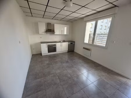 appartement en rez de jardin avec cour à 2mn de la plage