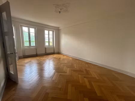 bel appartement  quartier salvator  dans maison de maitre