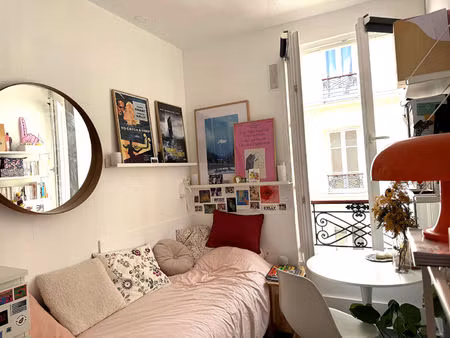 **bail code civil uniquement**rue amélie**charmante studette**idéal pied -à-terre**