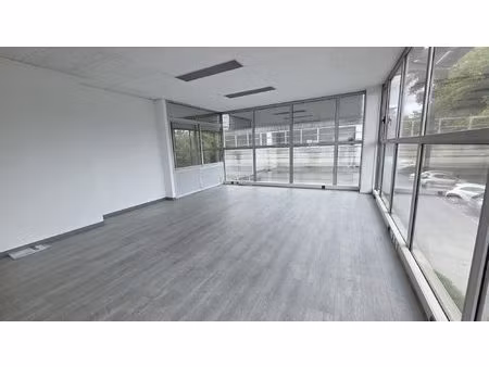 bureau climatisé 28 m² – ville active nîmes – parking –