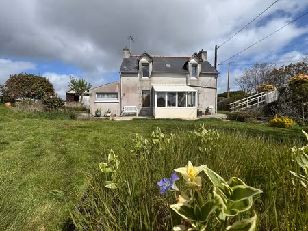 petite maison en pierres à rénover