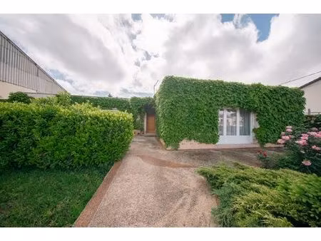 grande maison rénovée avec 4 chambres spacieuses