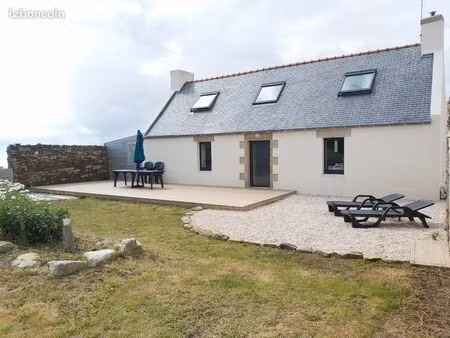 maison bord de mer  les pieds dans l'eau avec accès direct plage